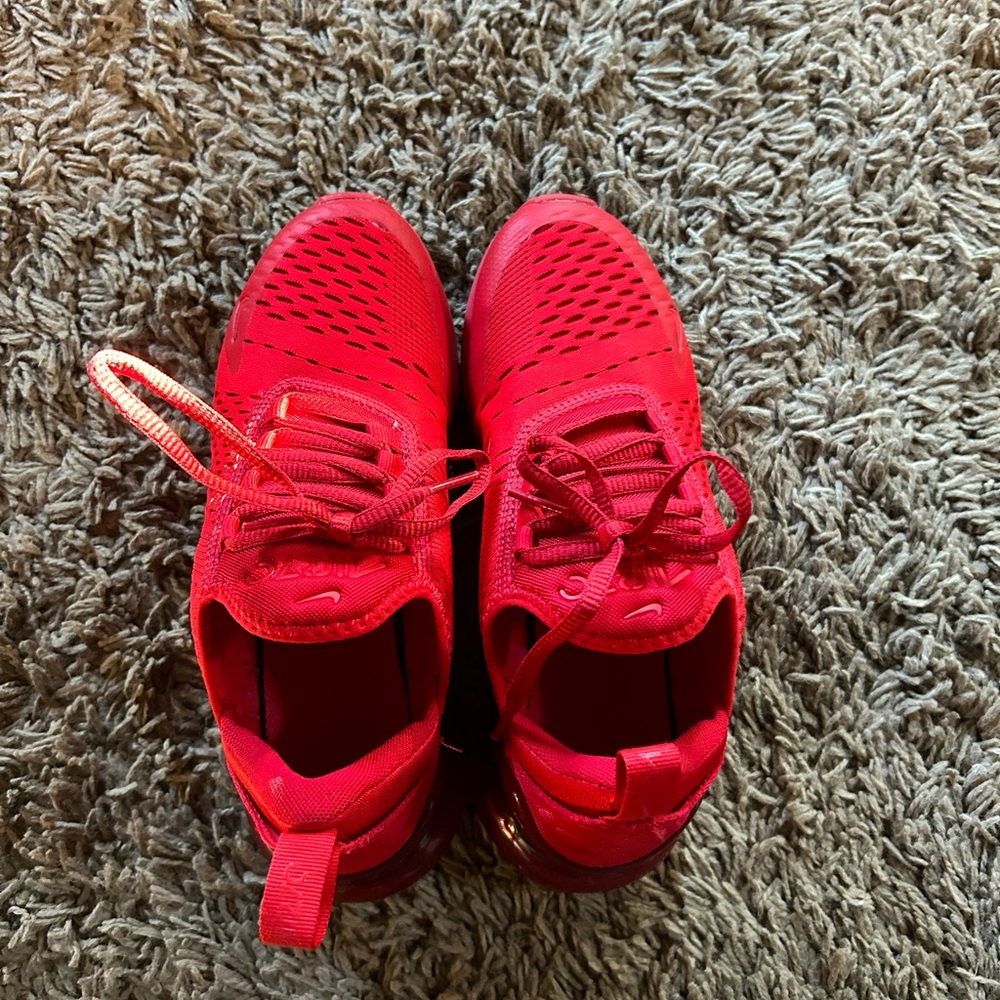 Nike air max 270. Big kids 4.5, women’s 6